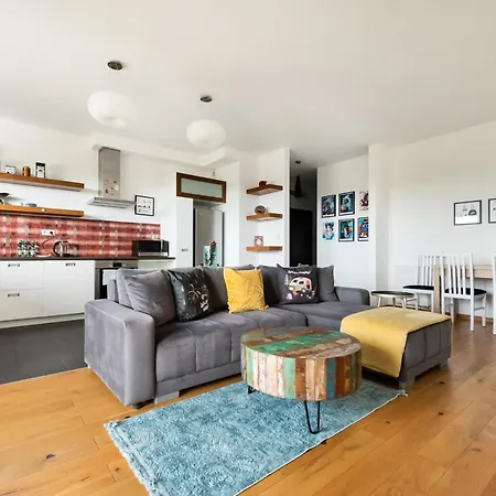 Bemowo Kocjana 2-bedroom By Bookinghost Apartmán