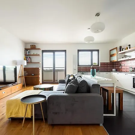 Bemowo Kocjana 2-bedroom By Bookinghost Varšava