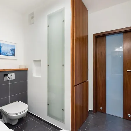 Apartman Bemowo Kocjana 2-bedroom By Bookinghost *