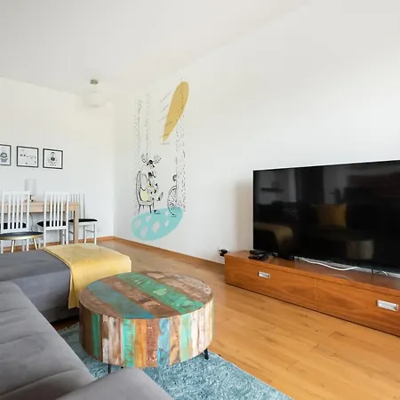Bemowo Kocjana 2-bedroom By Bookinghost * Varsó