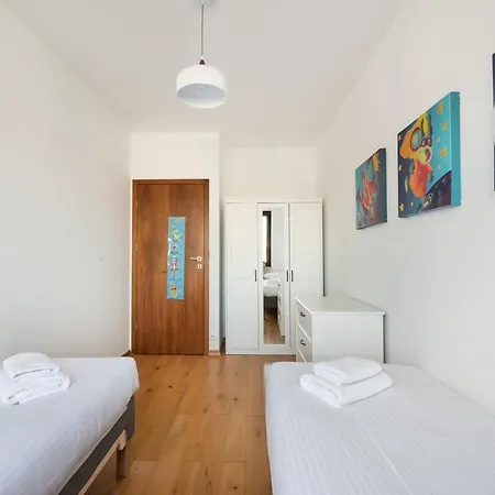 Apartmán Bemowo Kocjana 2-bedroom By Bookinghost *